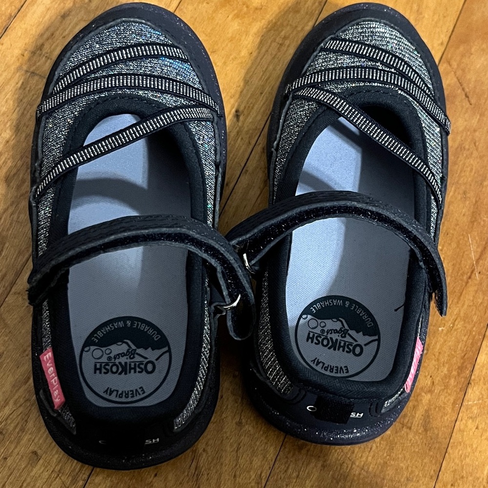 Oshkosh b’gosh size 8 m toddler girls shoes blue silver sparkly everplay